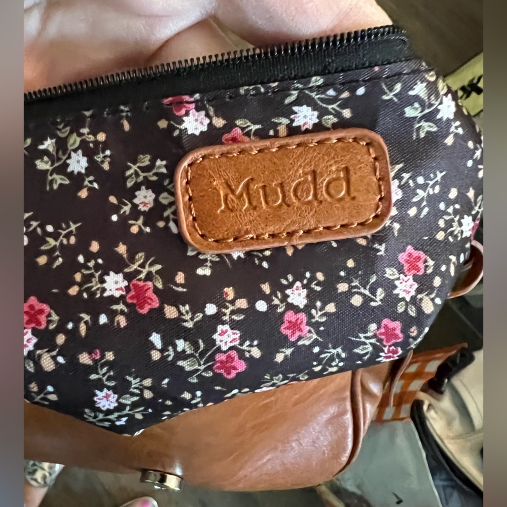 Mudd Tan Crossbody Bag with Cream Accent - Picture 4 of 9
